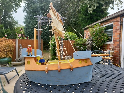 Large wooden toy pirate - large,