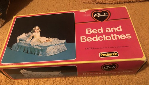 Sindy bed and bedclothes - sindy,