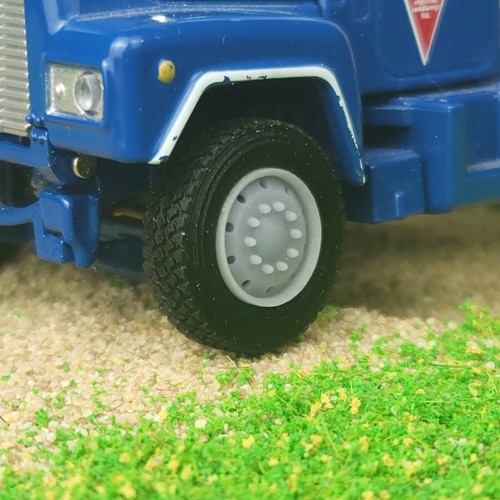Printed semi truck - 1:64,