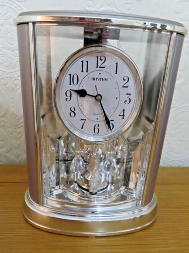 Vintage rhythm mantel clock - rhythm,