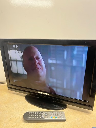Techwood lcd - 22",