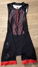 2XU MEDIUM ladies trisuit. Good condition used. label coming off a bit on front.