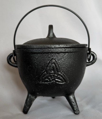 Cast iron cauldron with - iron,