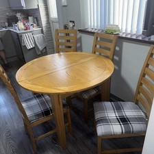 Solid Wood Round  Dining Table