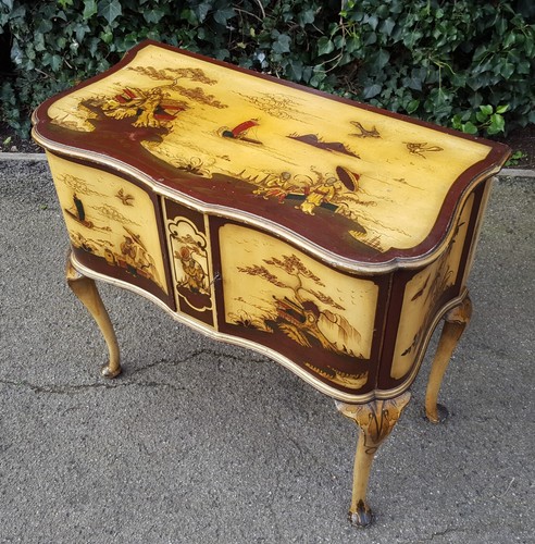 Chinoiserie side table hall - side,