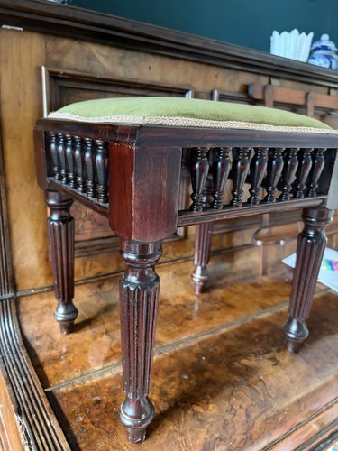 Vintage oak foot stool with - foot,