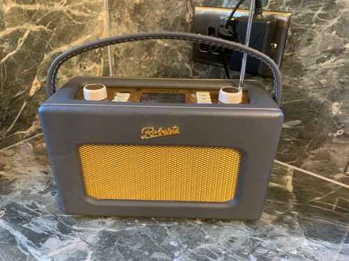 Lovely roberts radio stream - lovely,