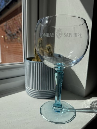 Bombay sappire balloon gin - balloon,
