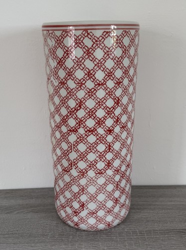 Red and white daisy - and, chain
