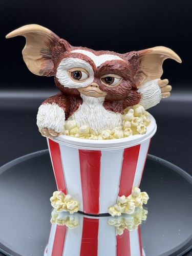 Official gremlins gizmo feast - gremlins,