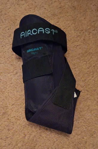 Right foot medium shoe size - medium,