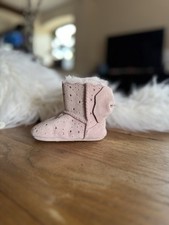 UGG NWOT Pink Suede Star Jesse