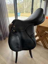 Prestige Paris Jump Saddle 17