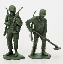 2x 1:32 Matchbox Toy Soldiers