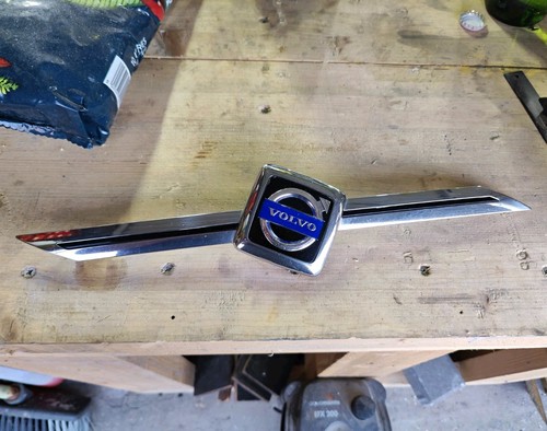 Volvo xc90 mk1 grille emblem - volvo,