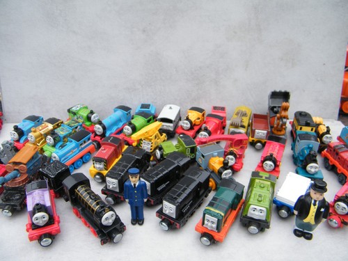 Magnetic diecast thomas - diecast,
