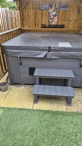 Hot tub - hot,