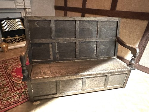 Dolls house tudor bench - 1/12,