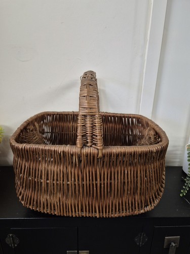 Vintage willow wicker shopping - willow/wicker,