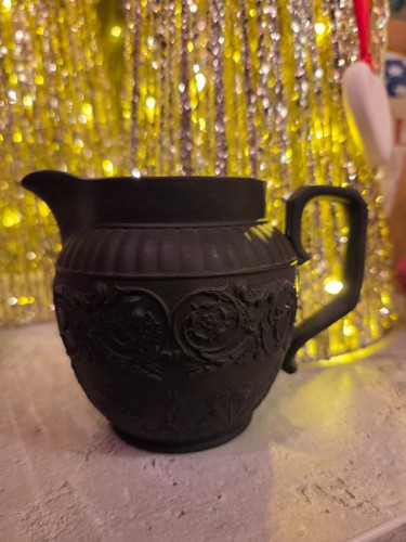 Antique wedgwood black basalt - black,