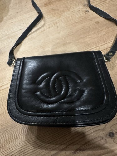 Beautiful vintage black chanel - beautiful,