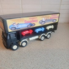 Corgi Showmans Fairground Code 3 Truck Super Speed Way With Removable Cars 1:50
