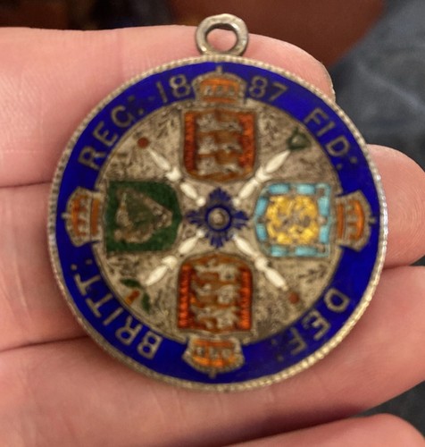 Queen victoria enamelled - queen,