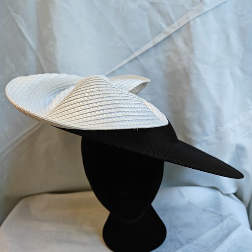 Black white big - wide, brim