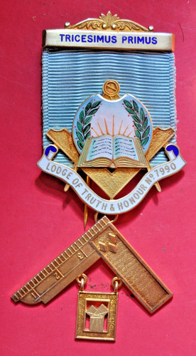 Masonic past masters jewel - masonic,