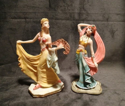 Pair vintage resin - vintage,