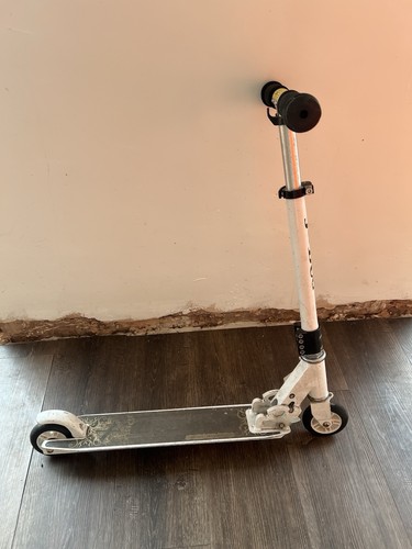 Bug scooter white - bug,