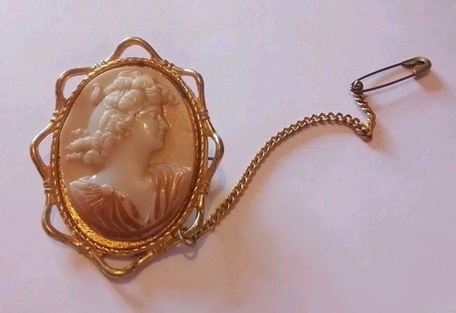 Vintage faux cameo goldtone - faux,