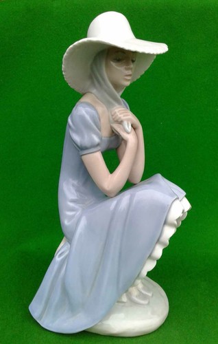 Nao lladro pensive - /,