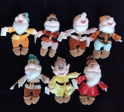 Disney store seven dwarfs - seven,