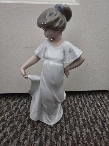Lladro nao how pretty - nao, girl