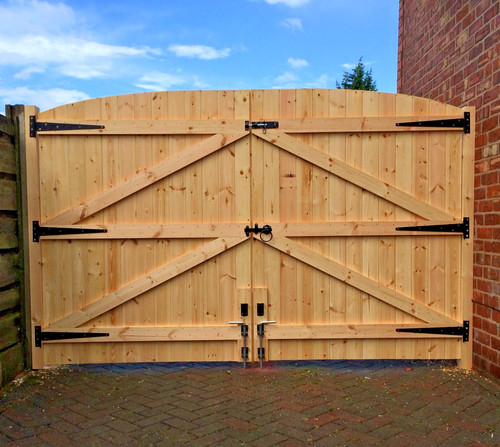 Wooden driveway gates 6ft - driveway, gates!