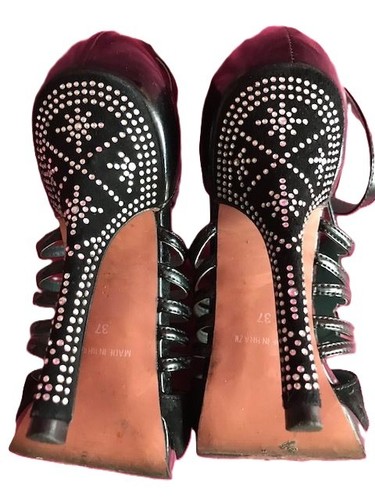 Hayton kurt geiger - by,