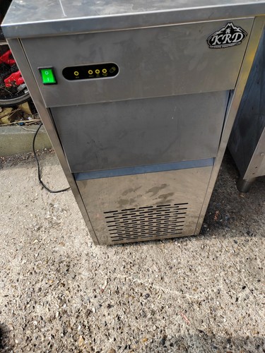 Comercial ice machine - machine,