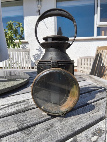 Railway aspect hand - railway, lamp