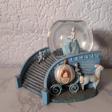 Cinderella Staircase & Carriage Snow Globe Disney Store Exclusive Disneyland