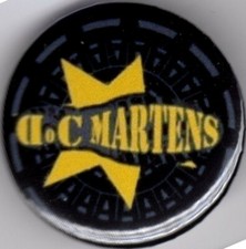 DR MARTENS Pin Badge 25mm -