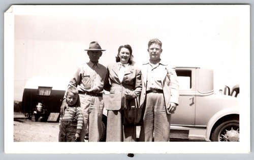 Vtg snapshot family man - vtg, b&w