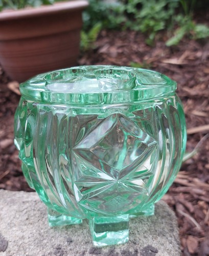 Art deco green glass - green,