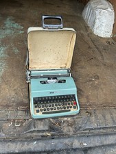 Vintage Olivetti Lettera 32 portable typewriter duckegg blue Carry Case 