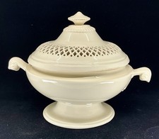 ROYAL CREAMWARE CLASSICS TWIN HANDLED LIDDED TUREEN SH107