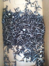 100 x Fine Cut Black Shiny Finish 13 mm Carpet & Upholstery Tacks Nails