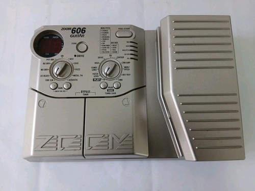 Zoom 606 guitar - guitar, pedal