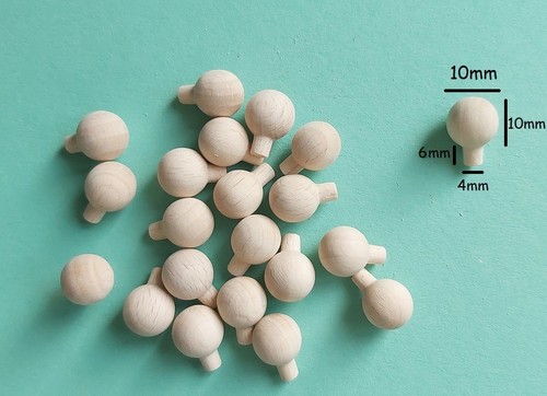 Small wooden shaker - pegs, knobs