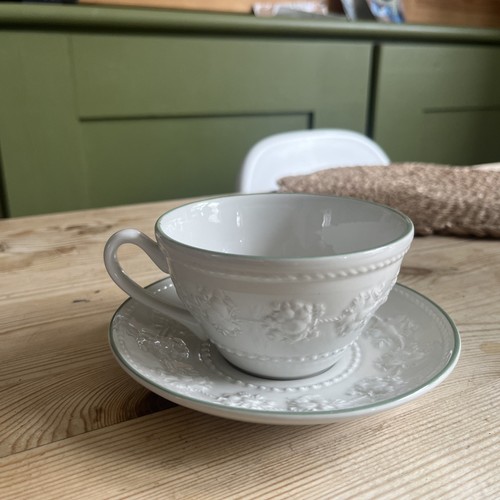 Wedgwood festivities raspberry - festivities,