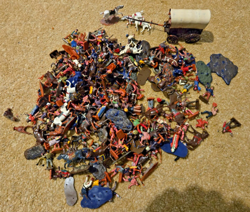 Vintage plastic toy soldiers - vintage,